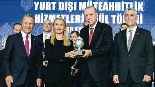 'En Büyükler' Listesine Giren Müteahhitler Ödüllendirildi